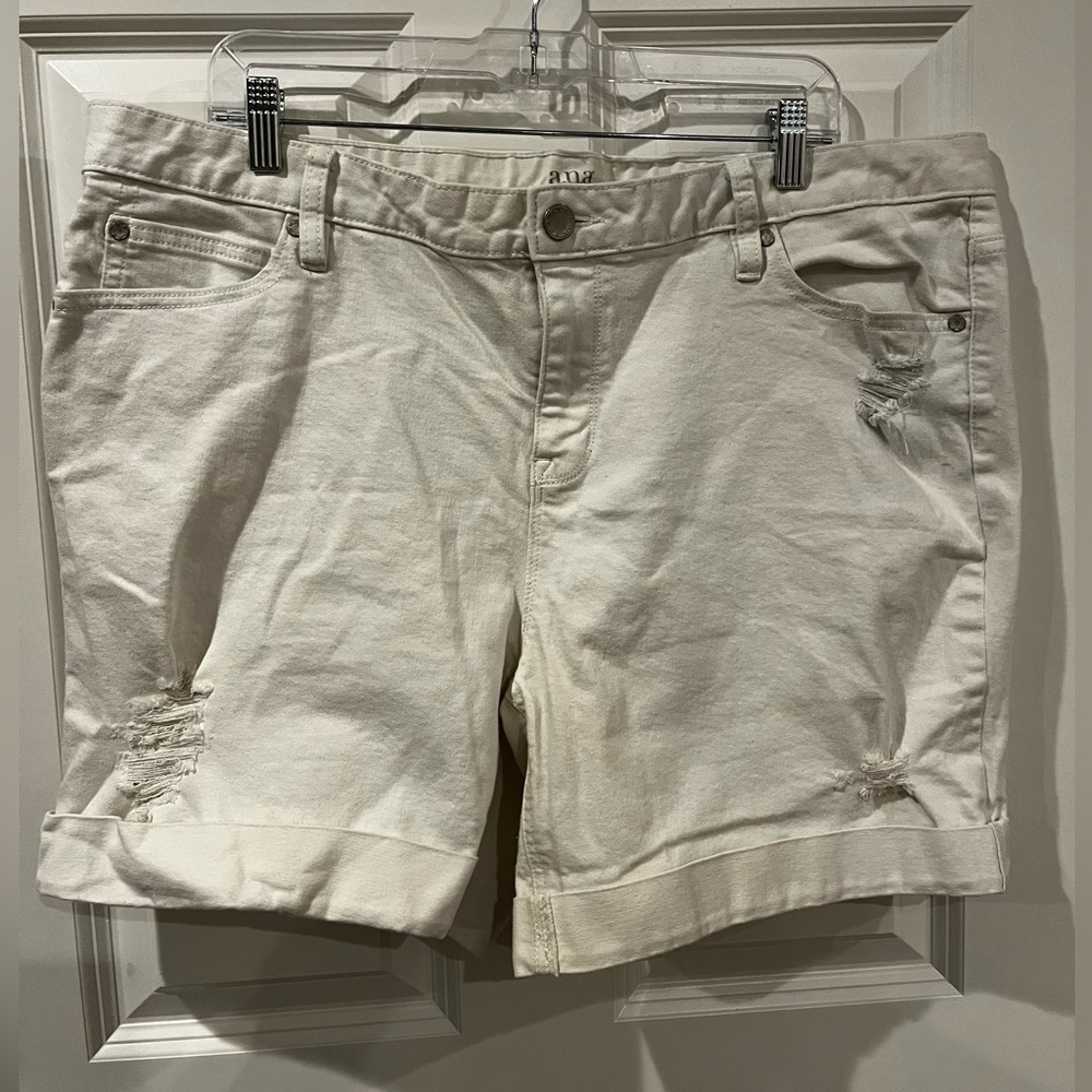 a.n.a. White Shorts Size 16
